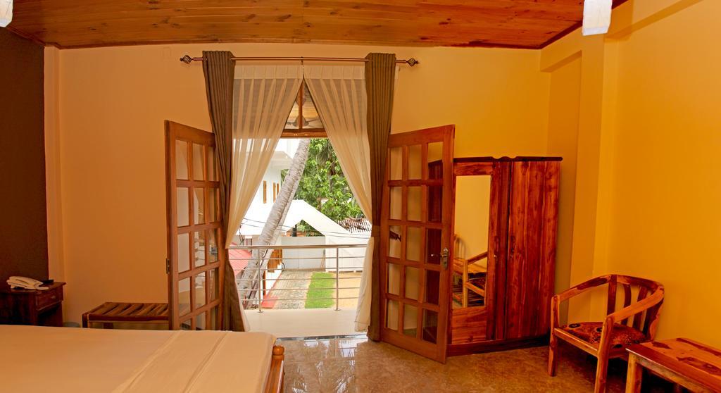 Bluewater Beach Resort Trincomalee Room photo